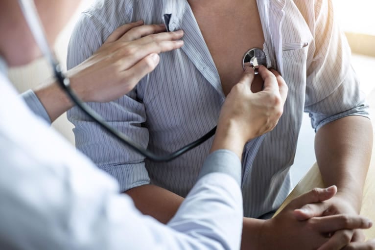Correlações entre atividades listadas, medicamentos utilizados e sintomas durante o exame de MAPA 24 horas