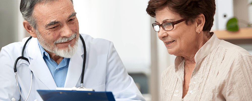 Atendimento de idosa com osteoporose Densitometria óssea