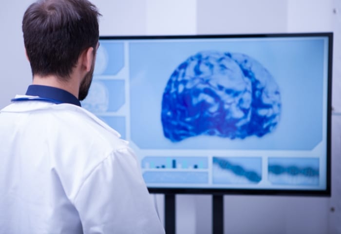 Como é realizado o exame de tomografia?