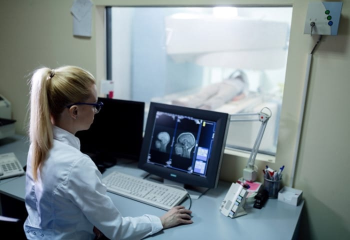 Como funciona o laudo de tomografia à distância?
