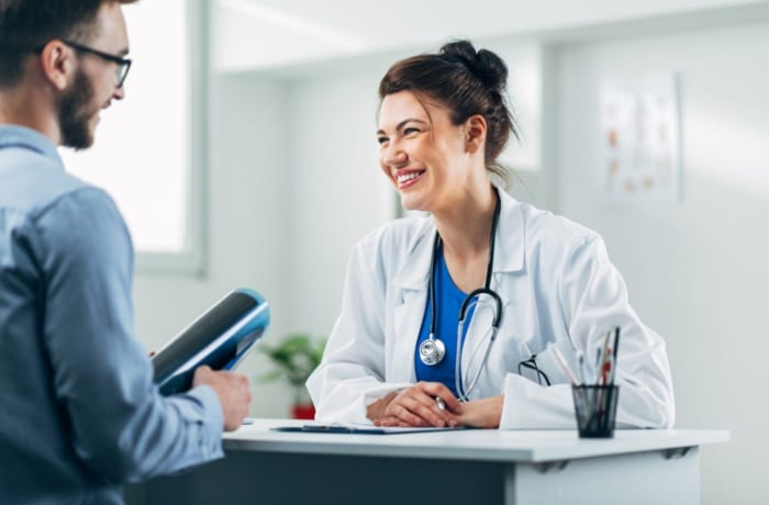 Divisão do consultório médico com profissionais de outras especialidades