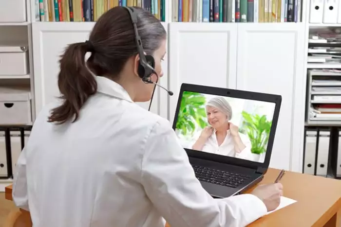 Mas qual é a diferença entre plataforma de telemedicina e telessaúde?