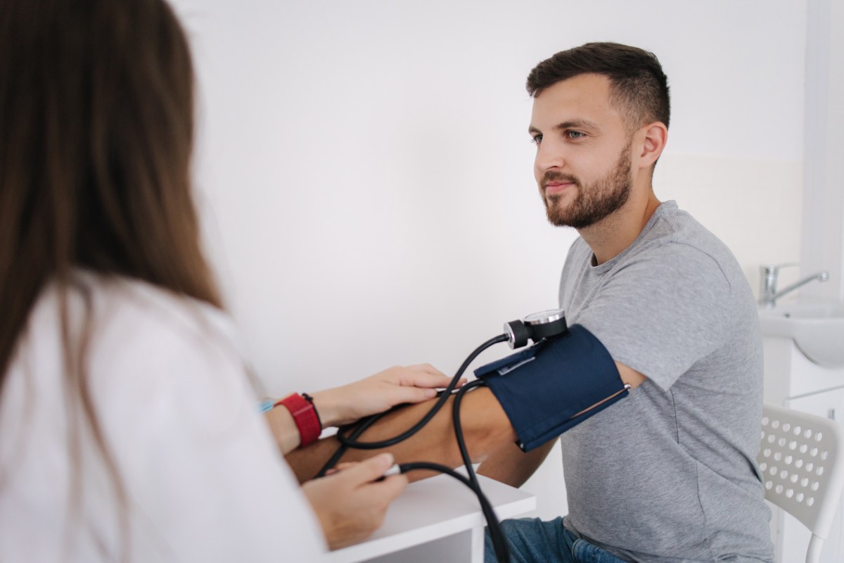 A condição faz com que a pressão fique alta com frequência Hipertensão arterial