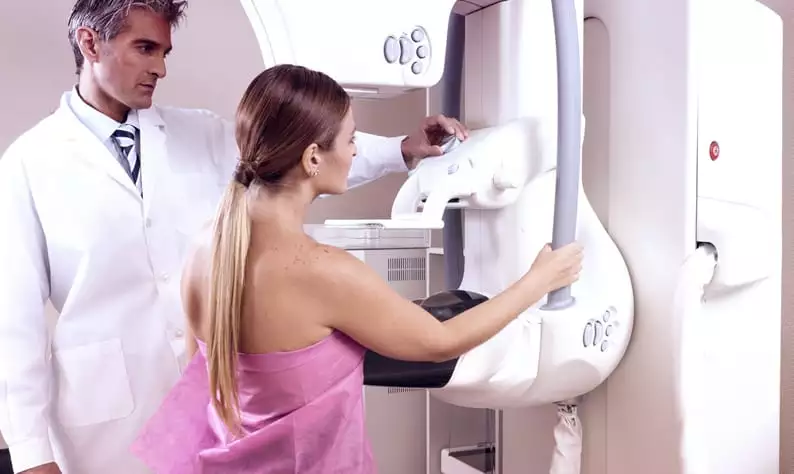 Como é feita a mamografia digital