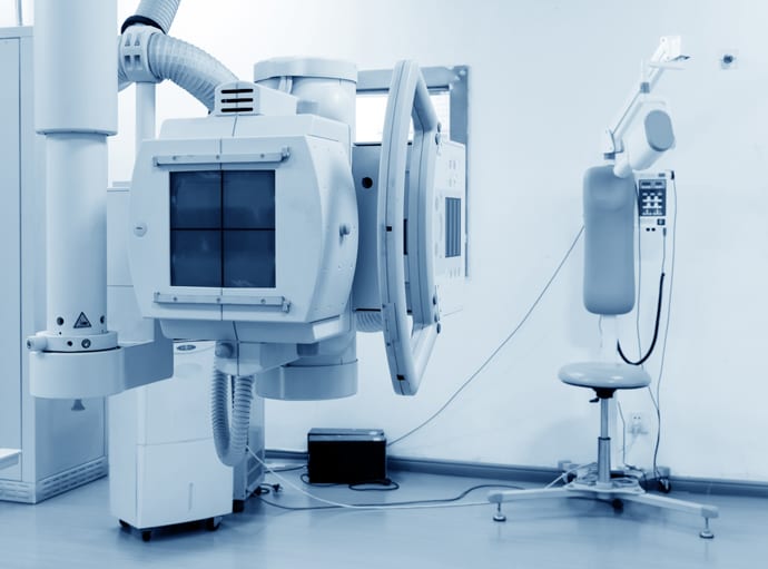 equipamento de raio x na sala de radiologia