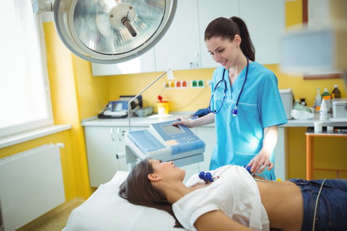 O eletrocardiograma é um dos principais exames de risco cirúrgico