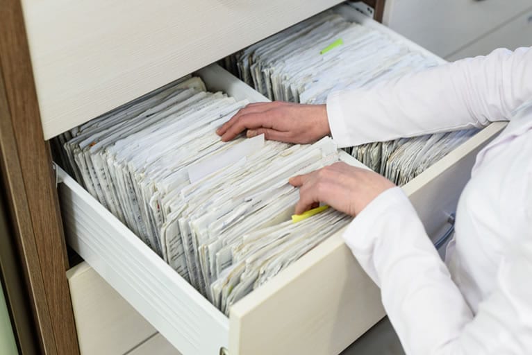 Quanto tempo fica arquivado prontuário de pacientes?