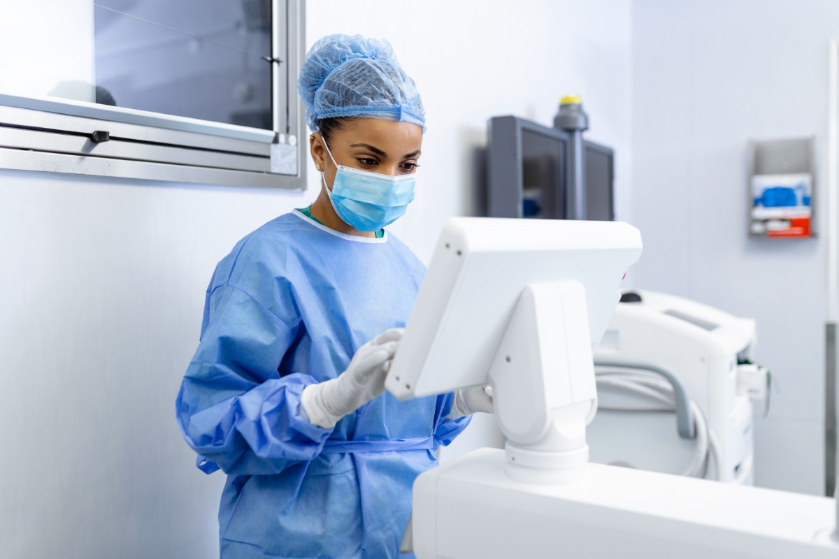 Manutenção de equipamentos em hospital