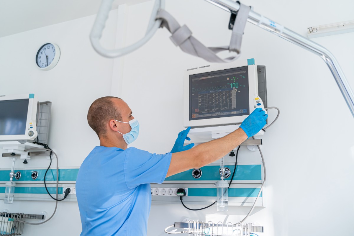 Investir na manutenção de equipamentos hospitalares é benéfico para pacientes Manutenção de equipamentos hospitalares