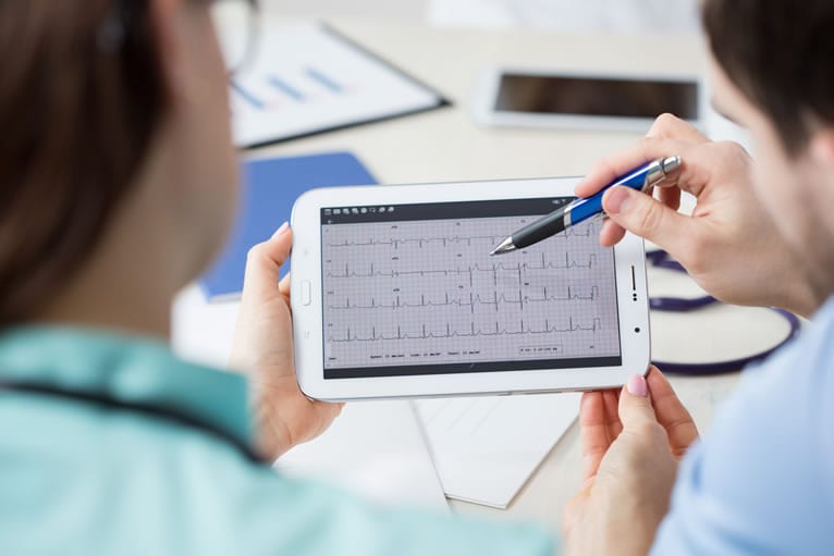 Conceito de laudo de Eletrocardiograma a distância