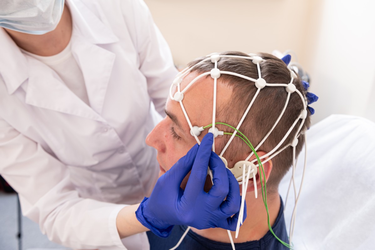 Cabe ao médico do trabalho incluir o eletroencefalograma entre os exames Eletroencefalograma ocupacional