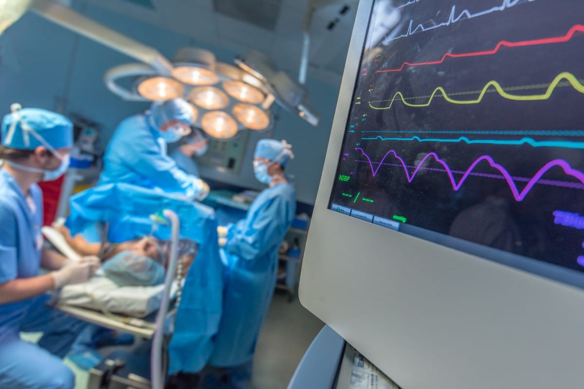 o ecg está presente até dentro do bloco cirúrgico