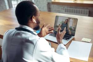 Consulta médica por videoconferência