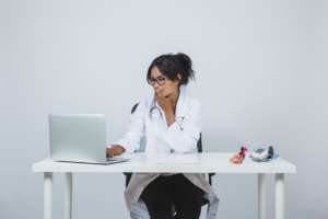 Carimbo médico na telemedicina