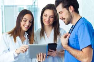 Tecnologia aproxima os médicos