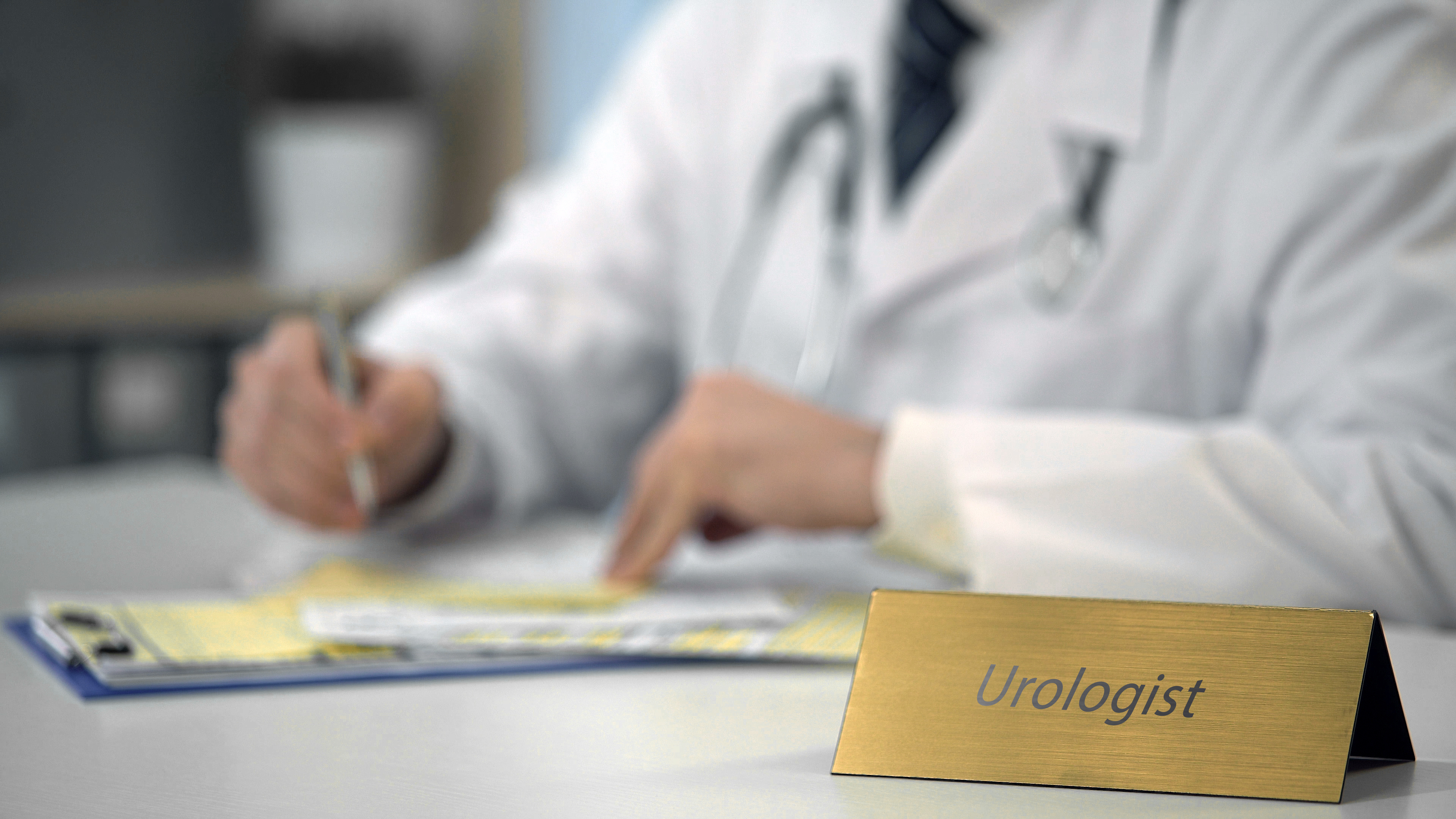 Como qual frequência é indicada a consulta com urologista?