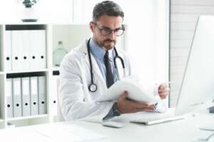 Acesso a prontuário médico por familiares