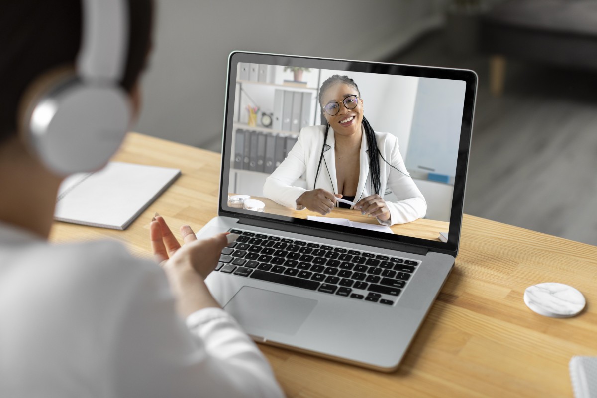 Cabe ao médico definir se a primeira consulta pode ser online Consulta telemedicina