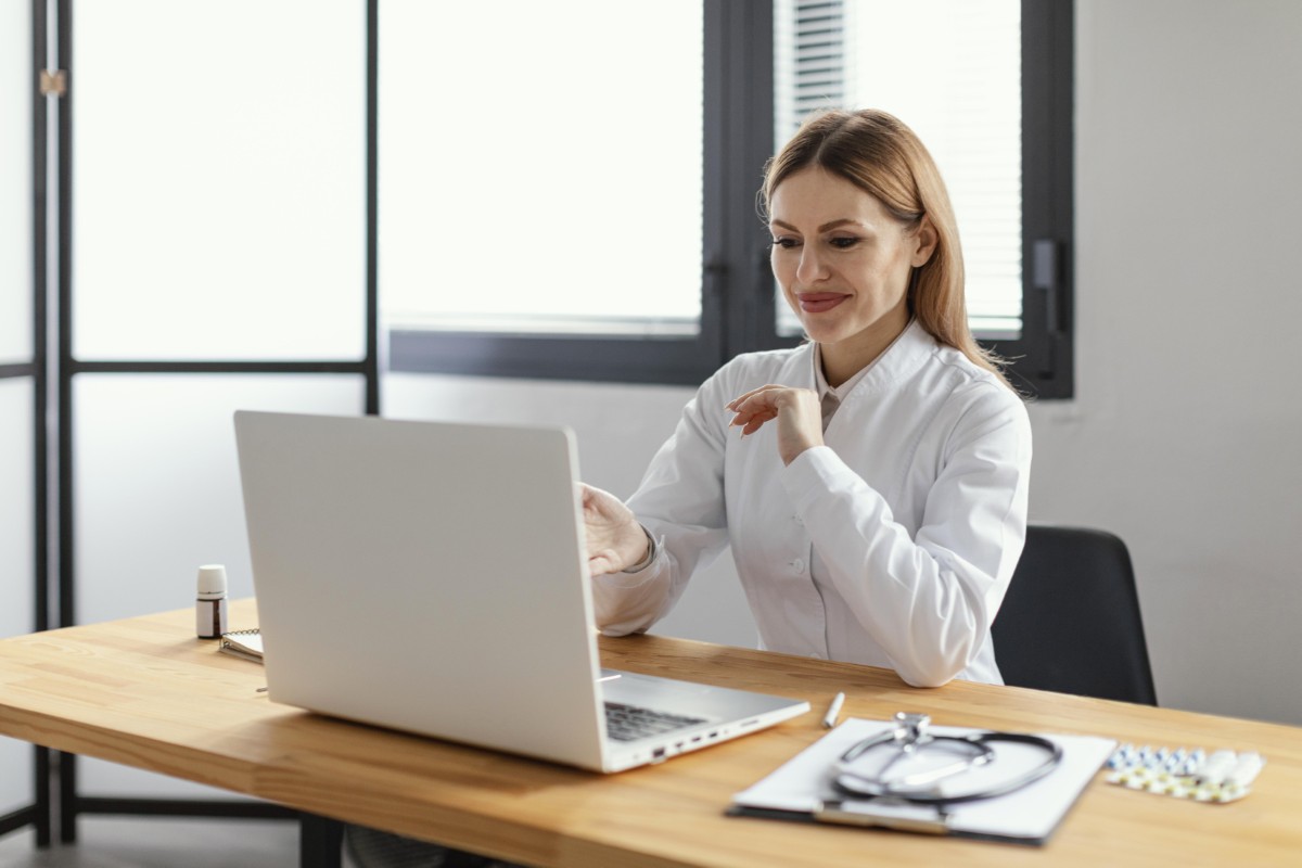 O atestado é emitido ao final da consulta online Consulta online dá atestado