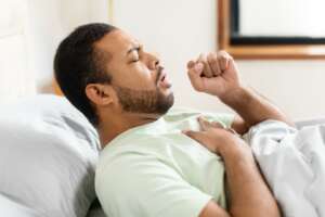 O que fazer para parar de tossir à noite